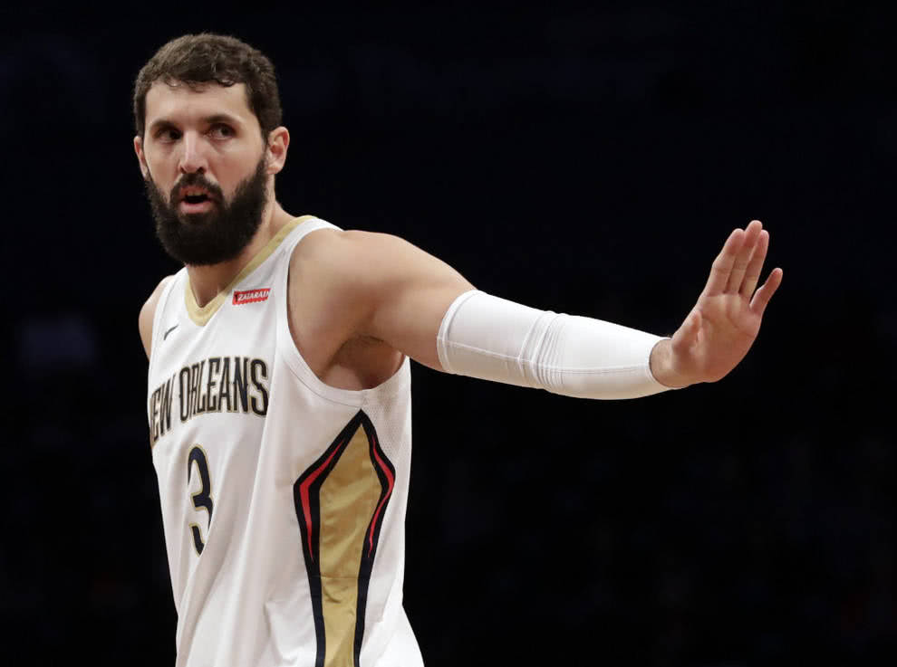 -开拓者队客场告负鹈鹕队，遭受失利