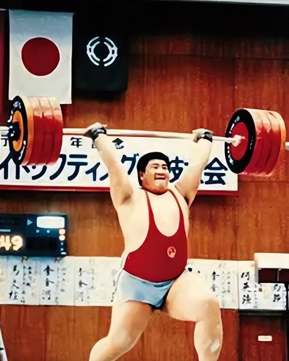 包含举重赛场上强者云集，谁能脱颖而出？的词条