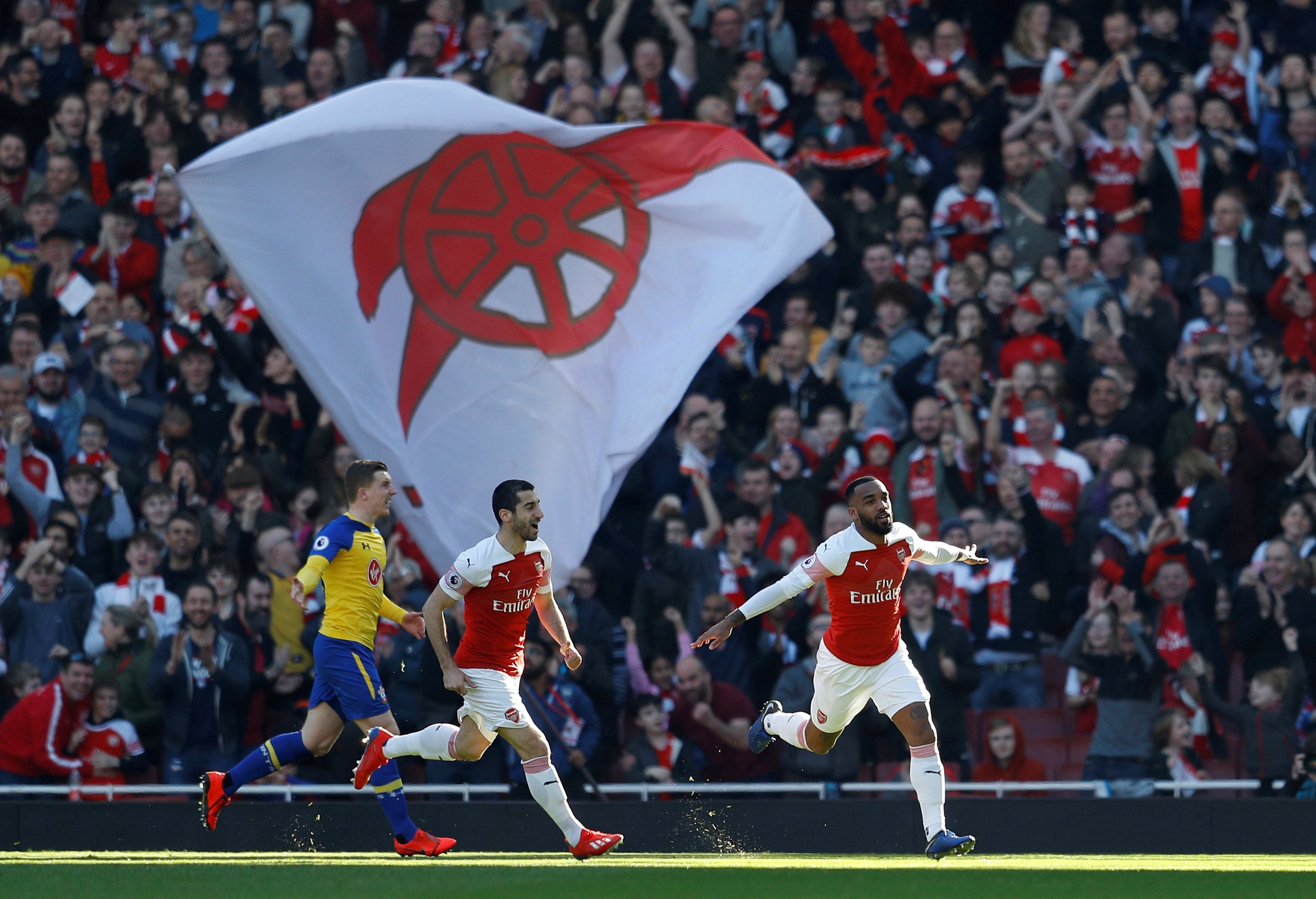 关于曼城迎战阿森纳：英超巨人对决的信息