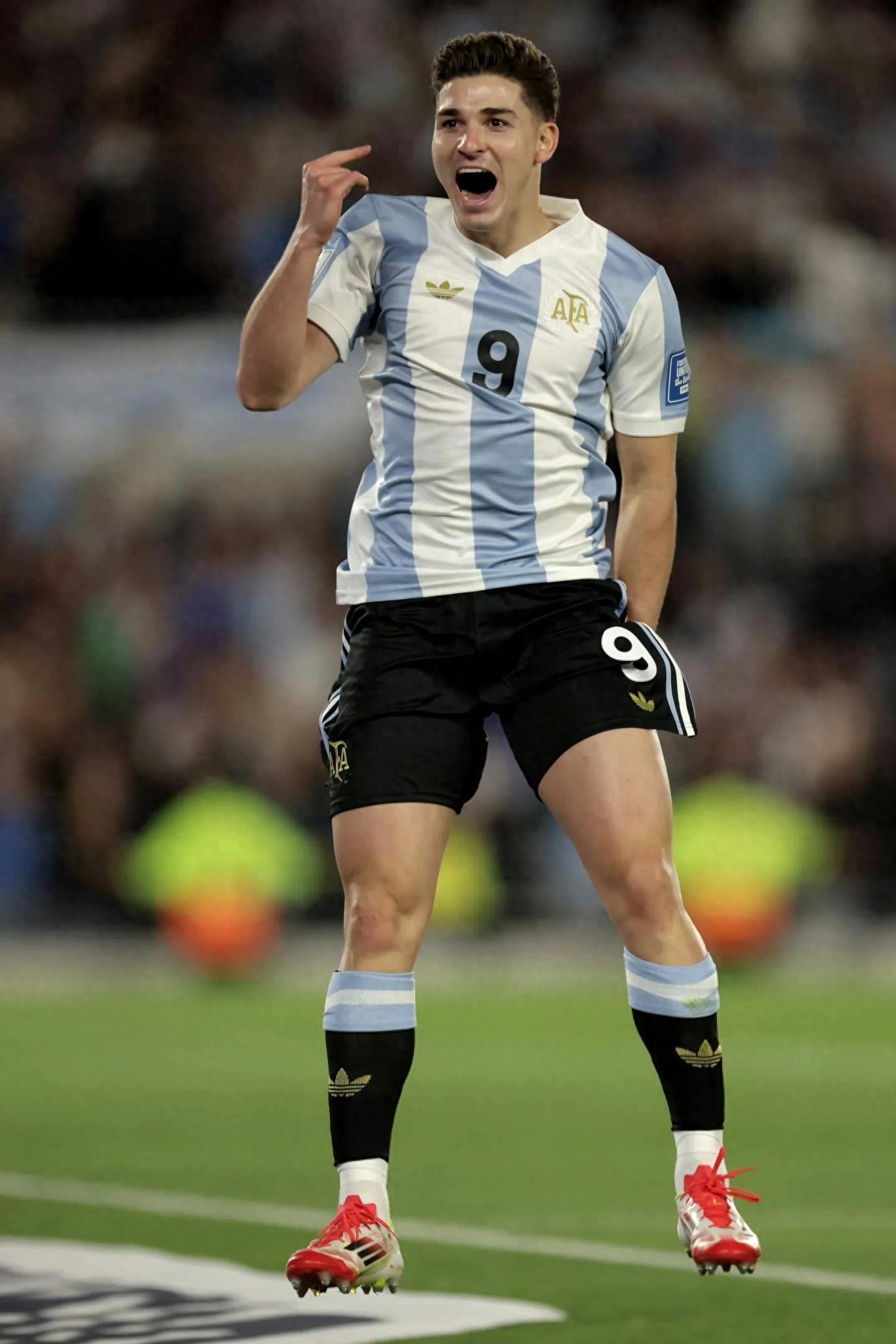 阿根廷男篮表现出色跻身前四