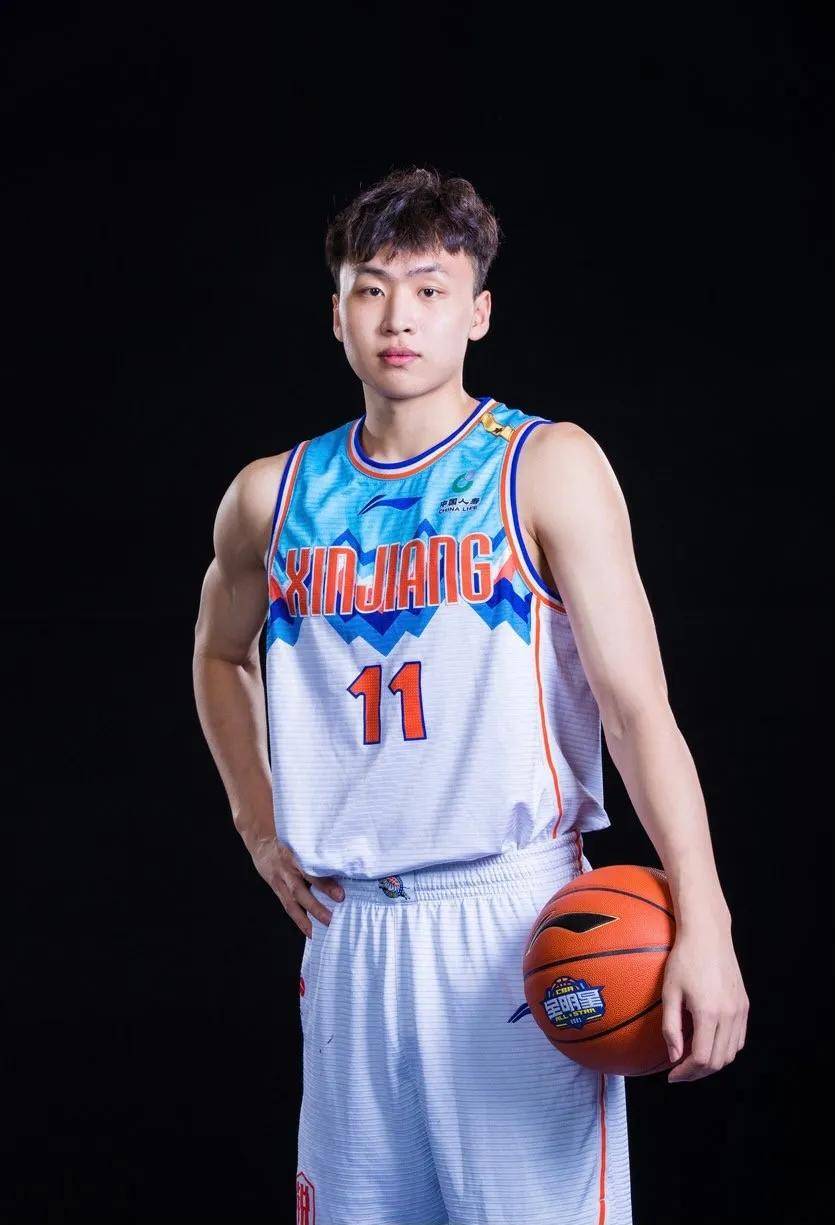 强强对话激发球员斗志，奋力拼搏的简单介绍