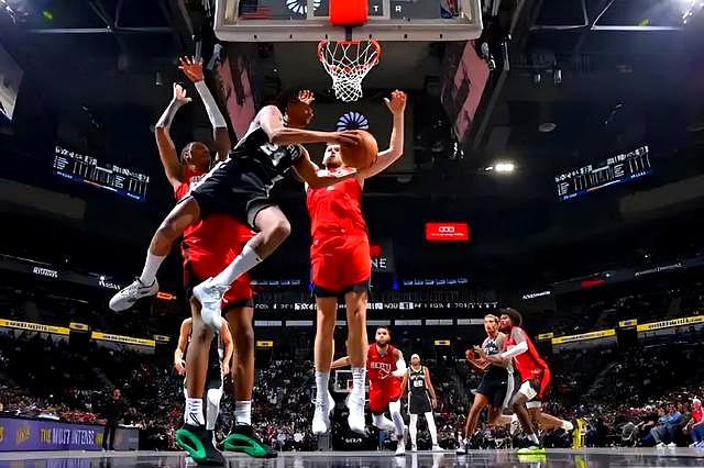 关于湖人再胜马刺，稳固西部前四位置的信息