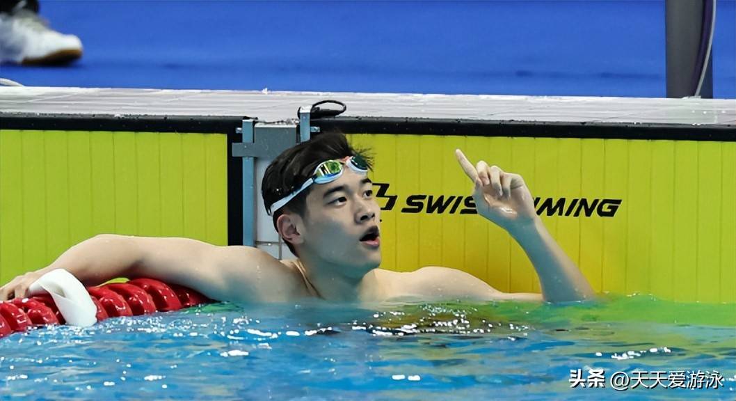 荷兰游泳选手刷新纪录，夺得金牌