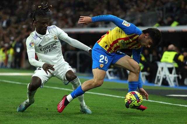 瓦伦西亚客场逆袭，晋级16强