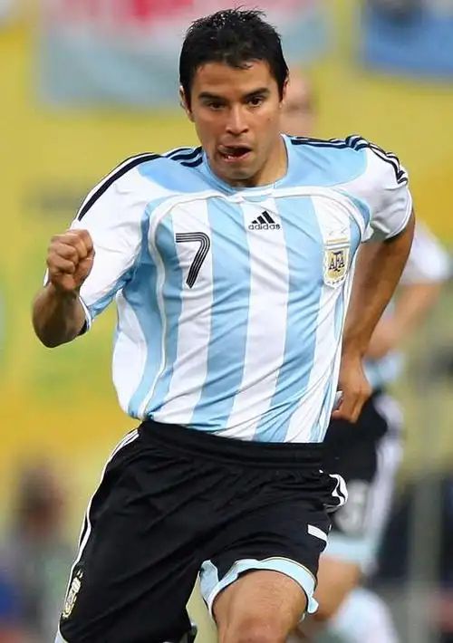 -阿根廷球队队员崭露头角，力争夺冠