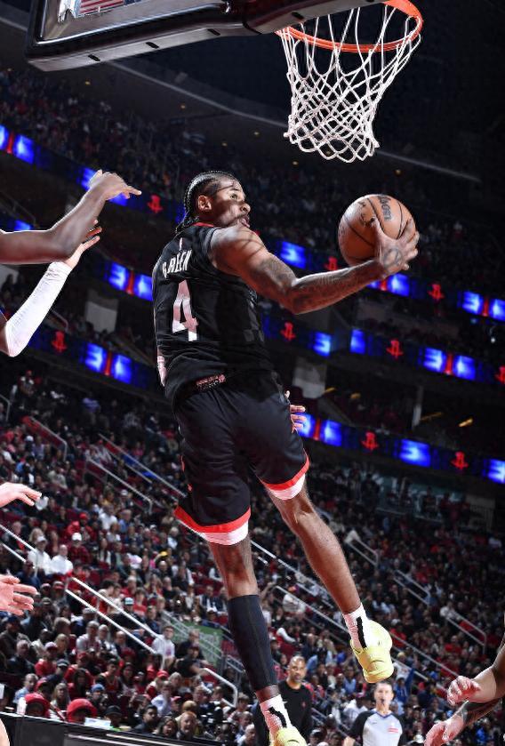 猛龙终结灰熊主场连胜纪录，险胜取得胜利