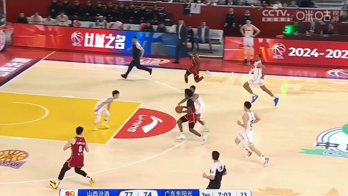 巅峰对决！两支强队上演激烈对抗，球迷热血沸腾