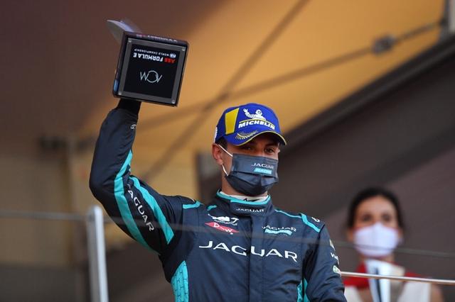 DB game-美国选手再次登上领奖台，庆祝荣誉