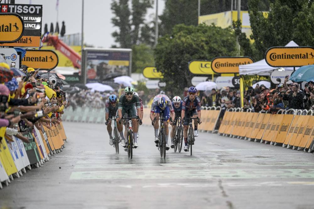 关于冲刺终点厄瓜多尔马拉松选手勇夺冠军的信息