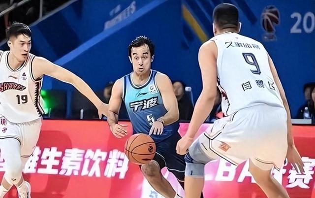 新赛季开赛，球队士气高昂，雄心勃勃