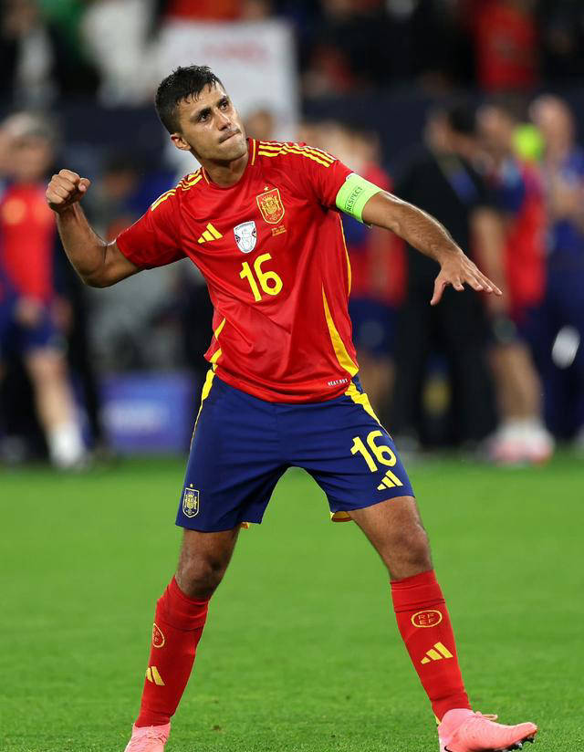 西班牙男足实力碾压日本,晋级决赛 西班牙男足实力碾压日本,晋级决赛