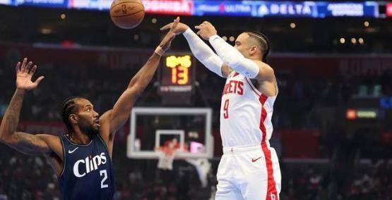 DB游戏-火箭队连胜终结，马刺队主场大胜