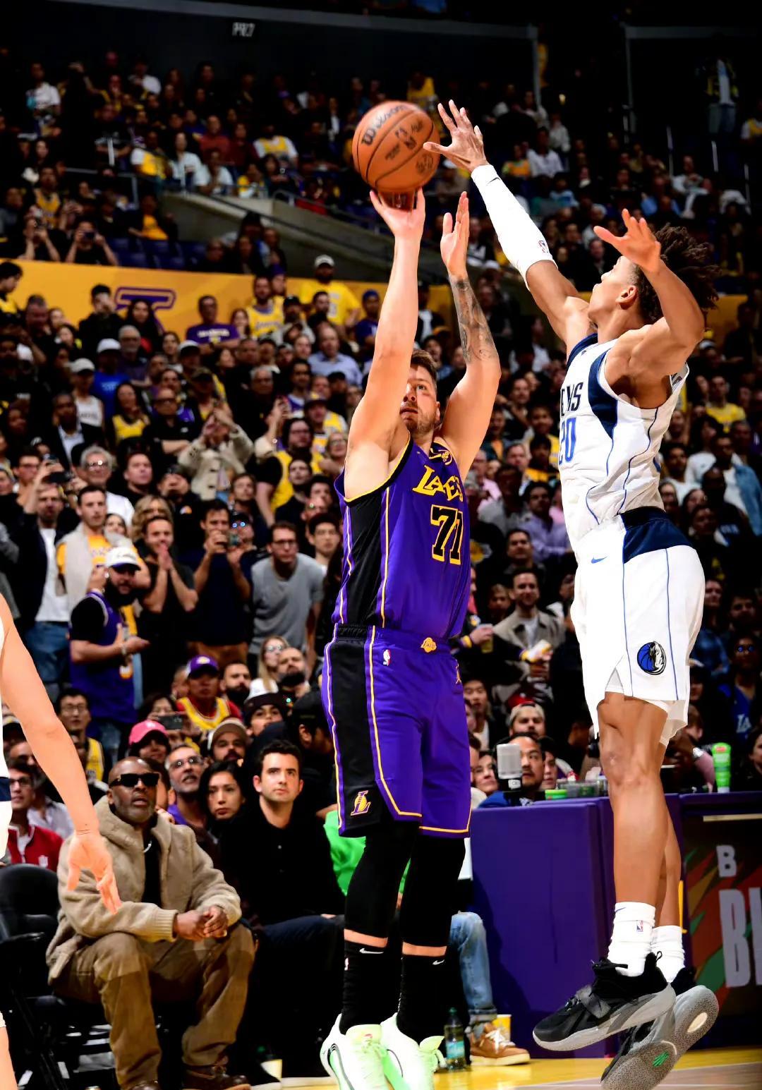 关于火箭负于黄蜂，湖人砍下惊人三分的信息