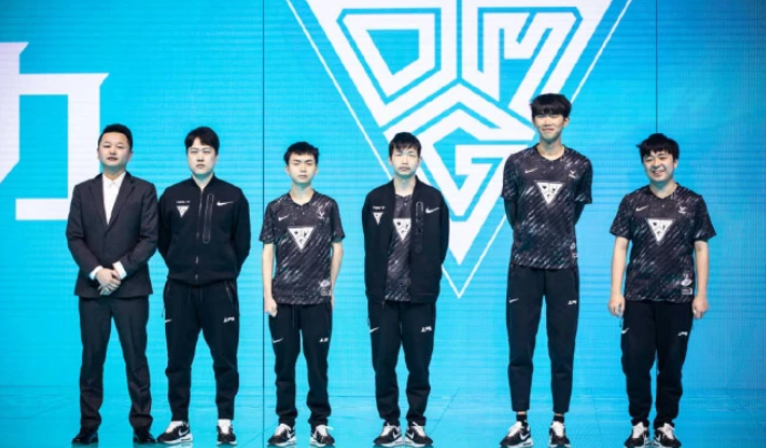 DB彩票-FLY绝杀DK，Tarzan关键团战开团秒人激烈交锋全球总决赛，留下经典瞬间