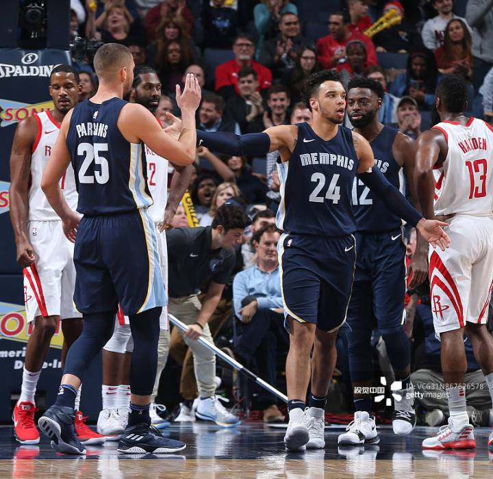 -关于火箭力克灰熊继续保持榜首位置的信息