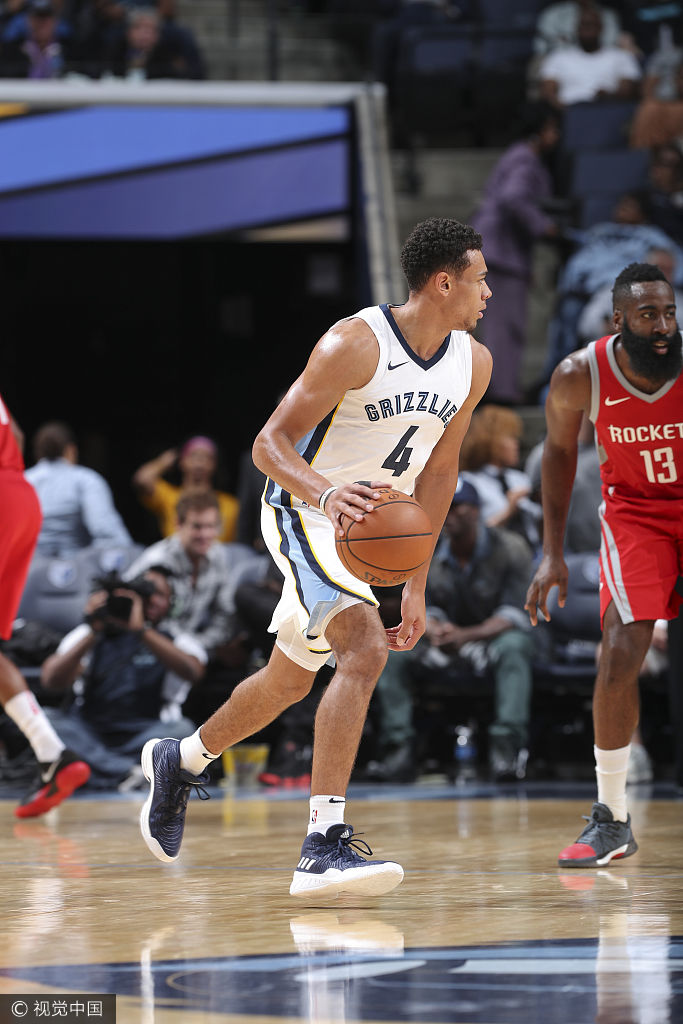 关于火箭力克灰熊继续保持榜首位置的信息